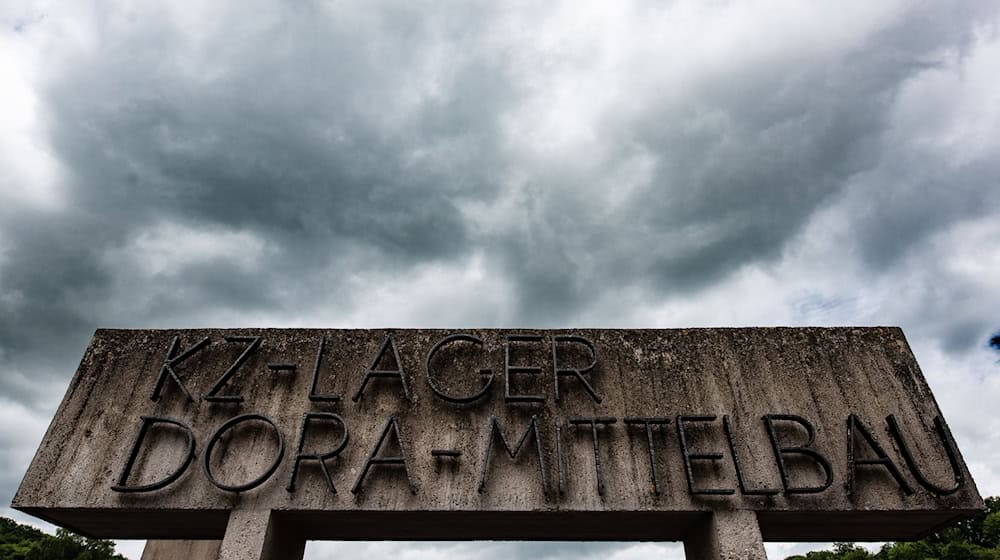 In diesem Jahr feiern die KZ-Gedenkstätten Mittelbau-Dora und Buchenwald den 80. Jahrestag der Befreiung der Lager. (Archivbild) / Foto: Swen Pförtner/dpa