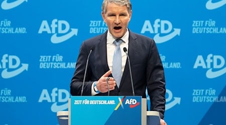 Thüringens AfD-Fraktionschef Björn Höcke will einen Sitz seiner Fraktion im Gremium zur Kontrolle des Verfassungsschutzes. (Archivbild) / Foto: Sebastian Kahnert/dpa