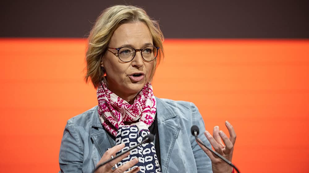 Thüringens Finanzministerin Katja Wolf (BSW) will perspektivisch nicht mehr auf die Rücklage des Landes zugreifen müssen.  / Foto: Hannes P. Albert/dpa