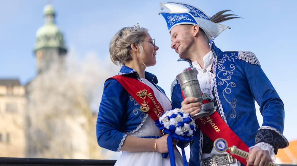 Inken I. und Stephan I. repräsentieren nun den Thüringer Karneval.  / Foto: Michael Reichel/dpa