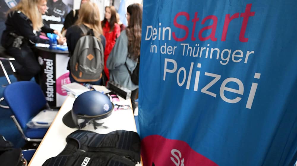 Die Linke verlangt bessere Bedingungen für die Polizeiausbildung. / Foto: Martin Schutt/dpa