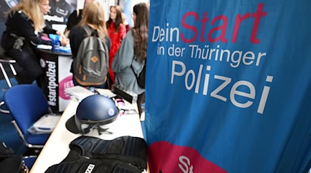 Die Linke verlangt bessere Bedingungen für die Polizeiausbildung. / Foto: Martin Schutt/dpa