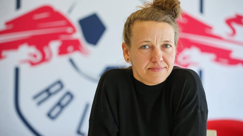  Viola Odebrecht, Leiterin Frauen- und Mädchenfußball von RB Leipzig, hat Mai Kadowaki nach Sachsen gelotst. / Foto: Jan Woitas/dpa