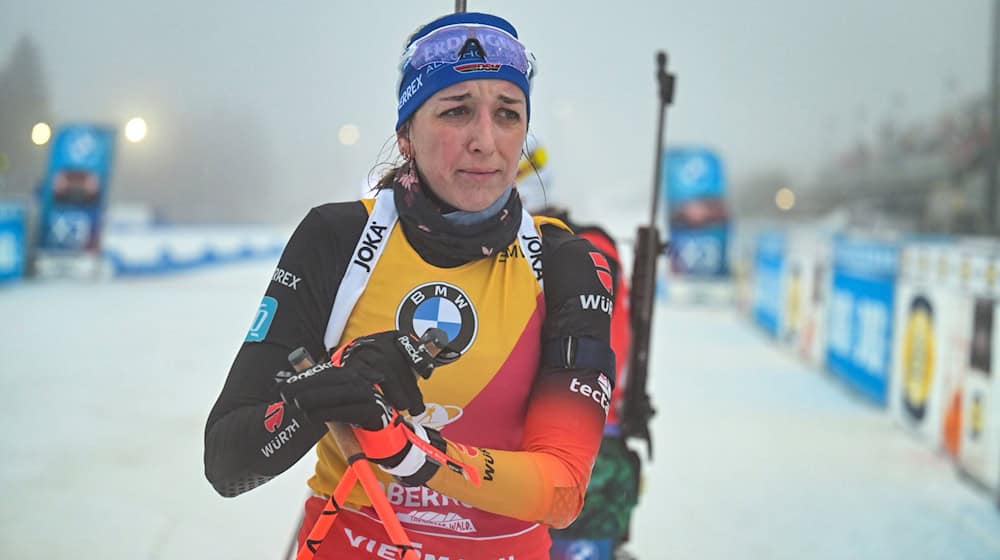 Franziska Preuß erreicht enttäuscht das Ziel. / Foto: Martin Schutt/dpa