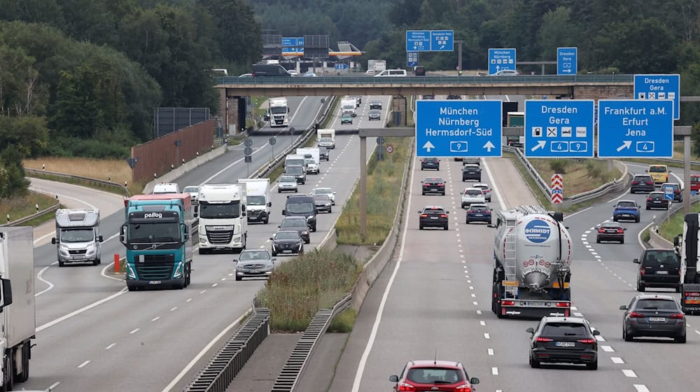 Es rollt auf Thüringer Autobahnen - zu diesem Ergebnis ist der ADAC in seiner Staubilanz für 2024 gekommen (Archivbild) / Foto: Bodo Schackow/dpa