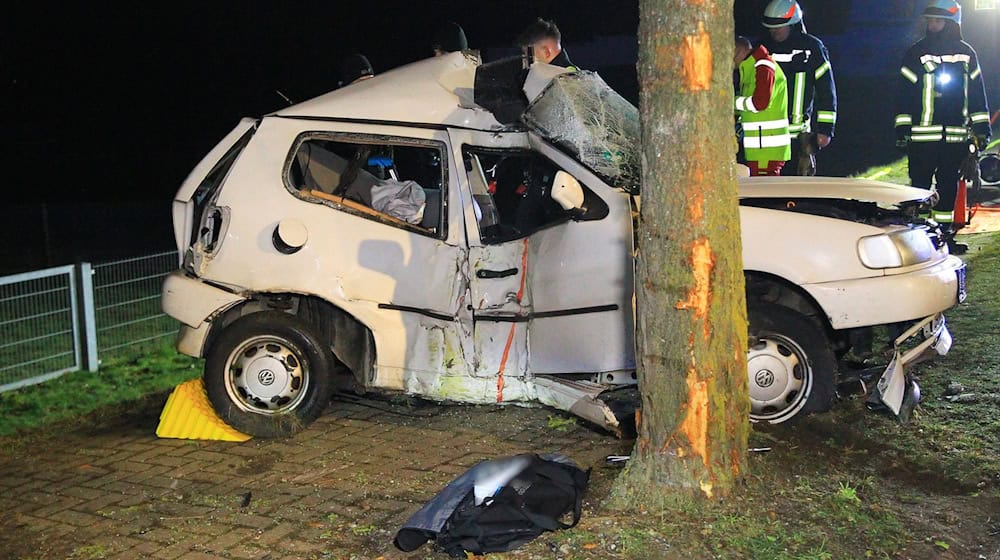 Für den 17-jährigen Beifahrer kam jede Hilfe zu spät.  / Foto: Silvio Dietzel/--/dpa