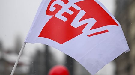 Rund 300 Kindergartenbeschäftigte beteiligten sich heute an einer Streikkundgebung der Gewerkschaft Erziehung und Wissenschaft (Symbolfoto). / Foto: Hendrik Schmidt/dpa