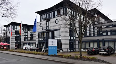 Nach Berichten über Gewalt an Schulen will das Bildungsministerium mit einer Dienstanweisung dem Schulpersonal mehr Handlungssicherheit im Umgang mit jeder Form von Gewalt ermöglichen. (Symbolbild) / Foto: Martin Schutt/dpa