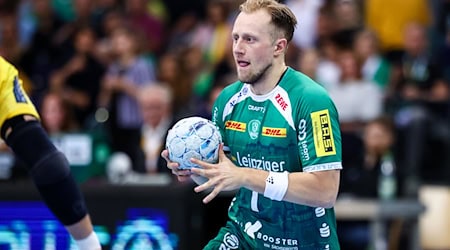 Luca Witzke und die Bundesliga-Handballer des SC DHfK Leipzig kassierten eine klare Niederlage beim Spitzenreiter MT Melsungen.  / Foto: Jan Woitas/dpa