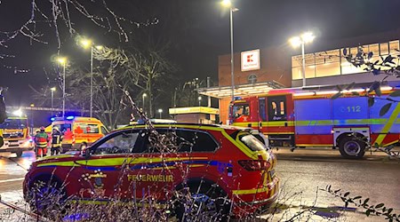 Wegen eines möglichen Gasaustritts musste ein Supermarkt vorsorglich geräumt werden.  / Foto: Dbg:News / Marius Freimuth/dpa