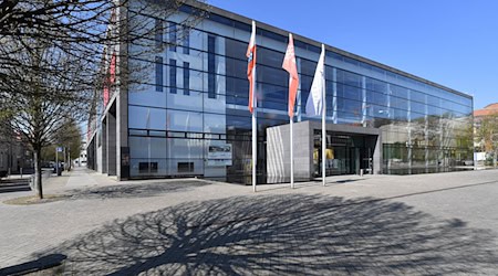 Hermes Helfricht ist neuer Generalmusikdirektor am Theater Erfurt.  / Foto: Martin Schutt/dpa-Zentralbild/dpa