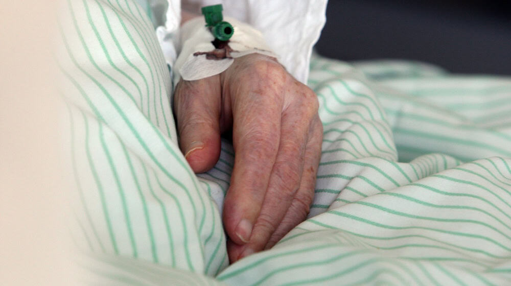 Der Anteil von hochbetagten Menschen unter Klinikpatienten in Thüringen ist nach Krankenkassendaten einer der höchsten in Deutschland (Symbolbild). / Foto: Karl-Josef Hildenbrand/dpa