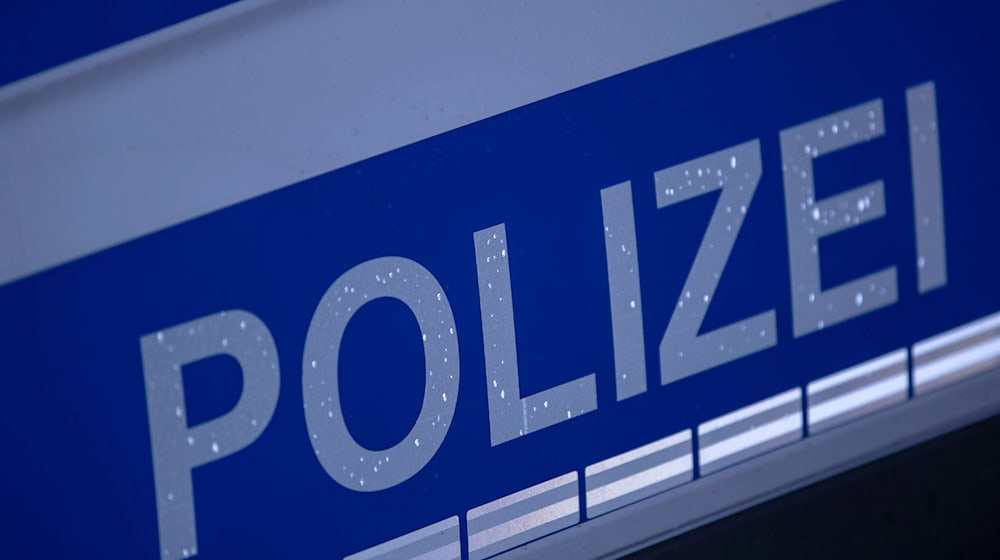 Ein 15-Jähriger und sein 14-jähriger Mitfahrer sind im Landkreis Schmalkalden-Meiningen leicht verletzt worden, als ein Auto mit ihrem Kleinkraftrad zusammenstieß. (Symbolbild) / Foto: Jens Büttner/dpa-Zentralbild/dpa