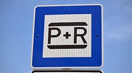Dem Thüringer Verkehrsministerium zufolge gibt es aktuell einen einzigen offiziellen Mitfahrerparkplatz im Freistaat. / Foto: Martin Schutt/dpa