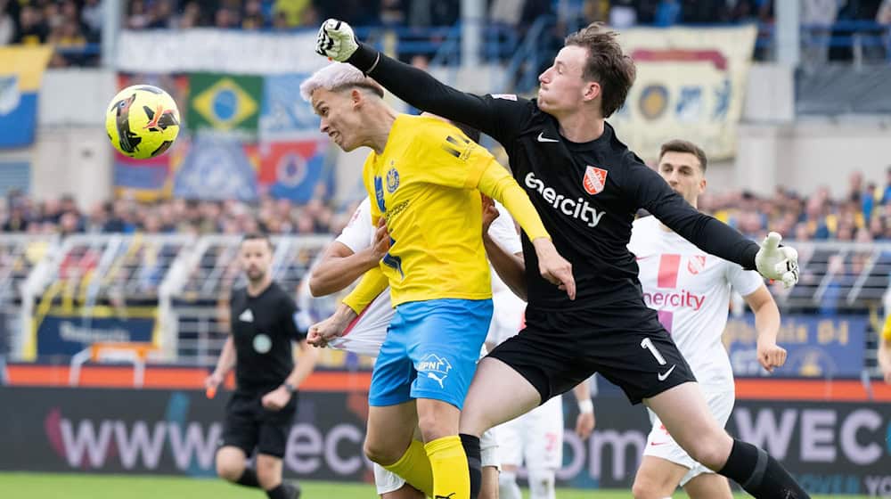 Lok Leipzig im Hinspiel der Drittliga-Relegation gegen Havelse. / Foto: Sebastian Kahnert/dpa