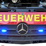 Die Feuerwehr kämpfte über Stunden gegen die Flammen in einer Lackiererei. (Archivbild) / Foto: Uli Deck/dpa