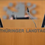 Im Thüringer Landtag hat sich der Corona-Untersuchungsausschuss darauf verständigt, welche Zeugen in dem Gremium aussagen sollen. (Symbolbild) / Foto: Martin Schutt/dpa