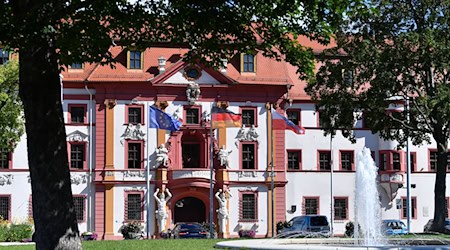 Vier neue Staatssekretäre sollen am Dienstag vom Kabinett abgesegnet und anschließend ernannt werden. (Archiv-Symbolbild) / Foto: Martin Schutt/dpa-Zentralbild/dpa