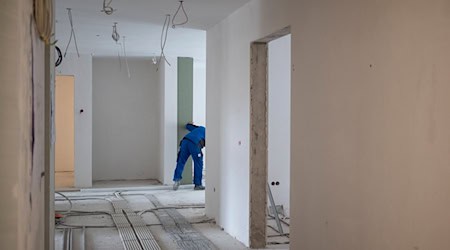 In Thüringen wurden im vergangenen Jahr 3.310 Wohnungen fertig und damit deutlich weniger als 2023. (Archivbild) / Foto: Marijan Murat/dpa