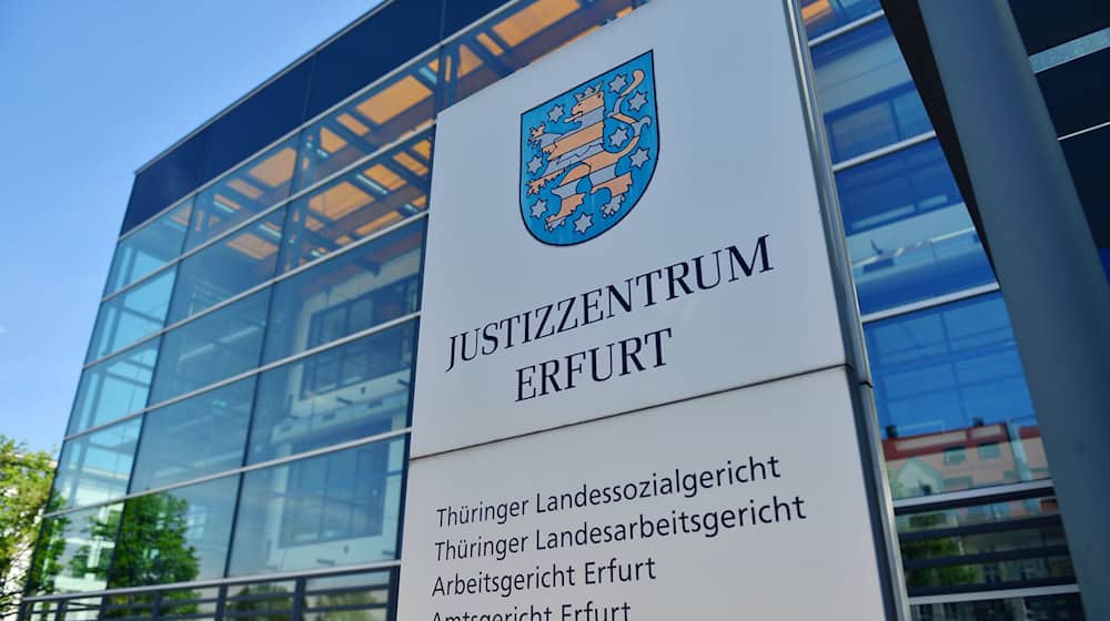Das Thüringer Landessozialgericht hat in einem Eilverfahren um Arbeitspflicht für Asylbewerber im Landkreis Greiz die Beschwerde eines Asylbewerbers gegen ein früheres Urteil zurückgewiesen. (Archivbild) / Foto: Martin Schutt/dpa/dpa-tmn