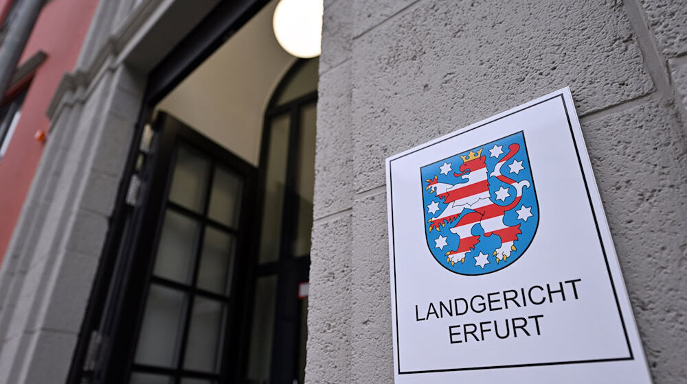 Weil er im Streit einen 30-Jährigen in seinem Garten mit einer Armbrust erschoss, steht ein 25-Jähriger nun in Erfurt vor Gericht. (Symbolbild) / Foto: Martin Schutt/dpa-Zentralbild/dpa