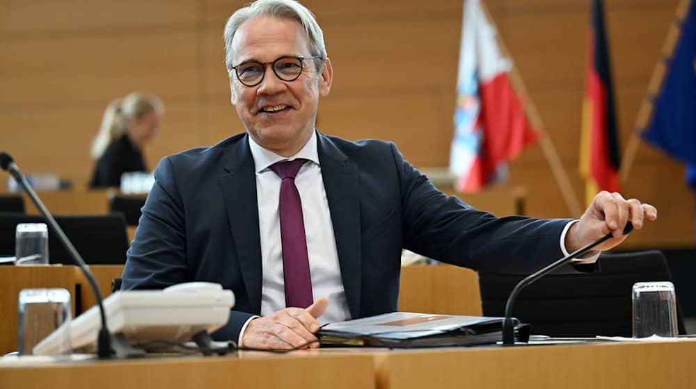 Thüringens Innenminister Georg Maier (SPD) stellte einen Referentenentwurf für ein neues Polizeiaufgabengesetz vor. (Archivbild) / Foto: Martin Schutt/dpa