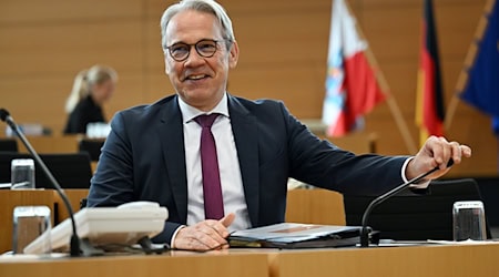 Thüringens Innenminister Georg Maier (SPD) stellte einen Referentenentwurf für ein neues Polizeiaufgabengesetz vor. (Archivbild) / Foto: Martin Schutt/dpa