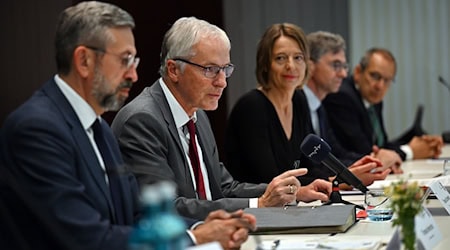 Wie umgehen mit Rechtsreferendaren, bei denen Zweifel an der Verfassungstreue besteht? Unter anderem mit dieser Frage haben sich die Präsidentinnen und Präsidenten der Oberlandesgerichte, des Kammergerichts, des Bayerischen Obersten Landesgerichts und des Bundesgerichtshofs bei ihrer Jahrestagung in Weimar beschäftigt. / Foto: Martin Schutt/dpa