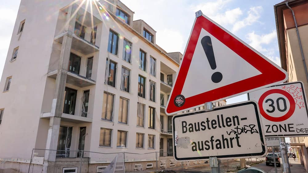 Beim Bau von Wohnhäusern in Thüringen vergehen inzwischen im Schnitt 26 Monate von der Genehmigung bis zum Einzug. (Archivbild) / Foto: Jan Woitas/dpa