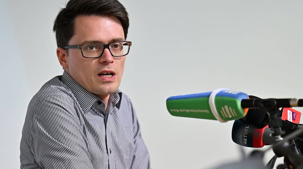 Die Linke-Landtagsfraktion will, dass künftig Universitäten und Fachhochschulen bei der Ausbildung von Lehrern stärker kooperieren. (Archivbild) / Foto: Martin Schutt/dpa
