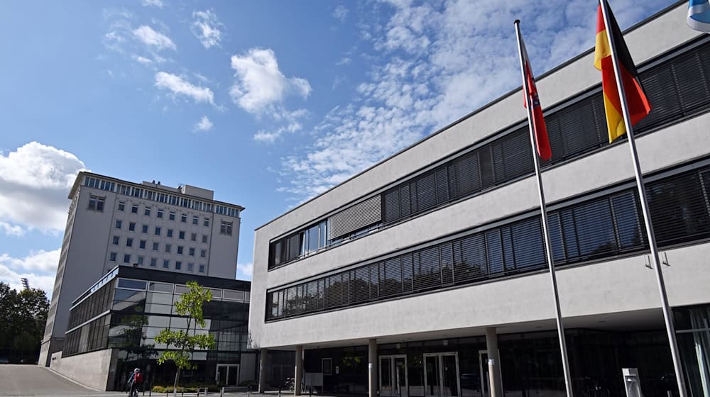 Das «Bündnis Verfassungsreform Thüringen» schlägt eine Enquete-Kommission zur Umsetzung der neuen Staatsziele in der Landesverfassung vor. (Archivbild) / Foto: Martin Schutt/dpa