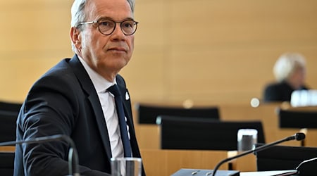 Thüringens Innenminister Georg Maier (SPD) ist für ein AfD-Verbotsverfahren. (Archivbild) / Foto: Martin Schutt/dpa