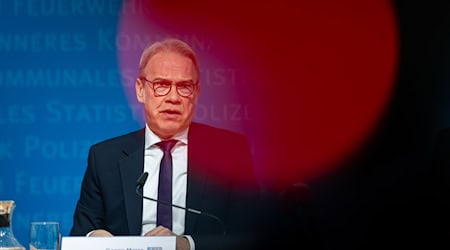 Maier sieht Voraussetzungen für erfolgreiches AfD-Verbotsverfahren erfüllt. (Archivbild) / Foto: Jacob Schröter/dpa