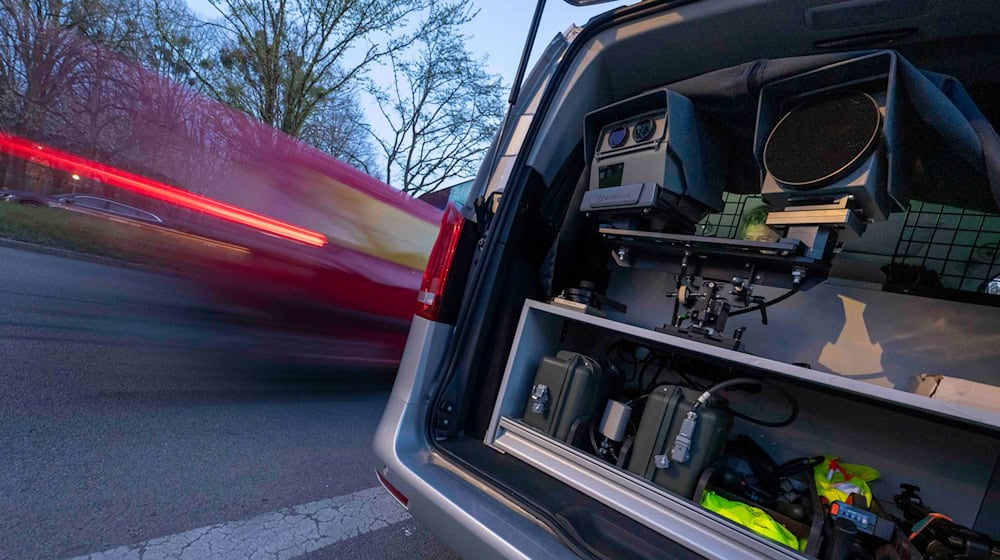 Ein Mann war mit knapp 150 km/h unterwegs. (Symbolbild) / Foto: Peter Kneffel/dpa