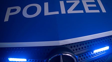 Ein 74-Jähriger hat am Dienstag in Gera für einen größeren Polizeieinsatz gesorgt. (Symbolbild) / Foto: Jens Büttner/dpa-Zentralbild/dpa