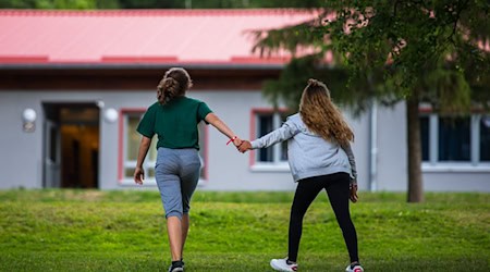 In Thüringen gibt es derzeit 19 Schullandheime. (Symbolbild) / Foto: Andreas Arnold/dpa/dpa-tmn