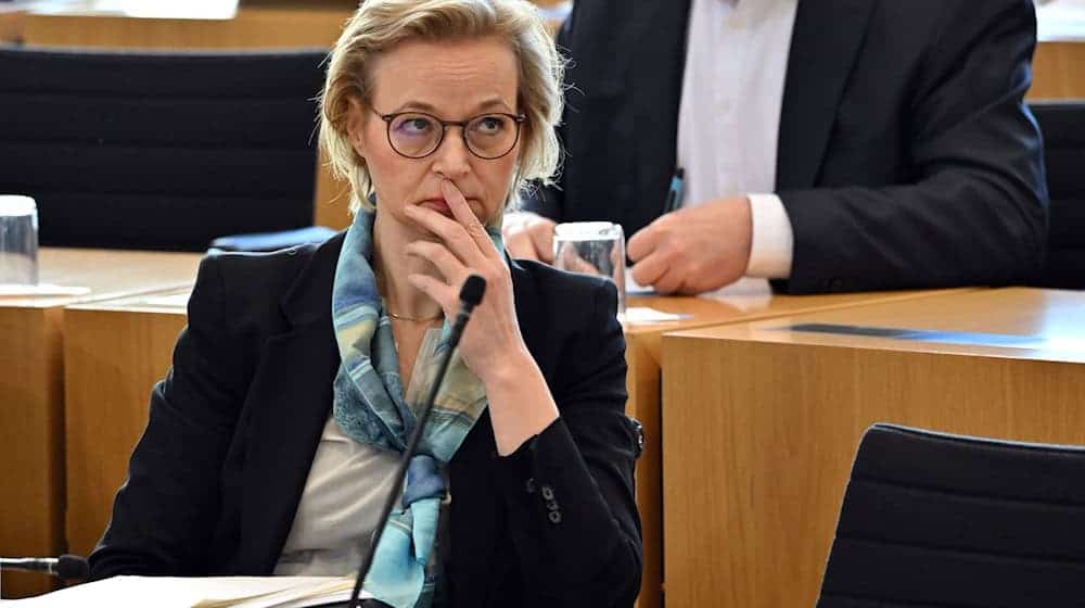 2025 seien Mehreinnahmen von 109 Millionen Euro prognostiziert, sagt Finanzministerin Katja Wolf. (Archivbild) / Foto: Martin Schutt/dpa