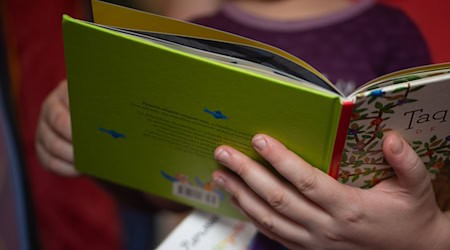 Stiftung Lesen schenkt Schulanfängern ein Buch