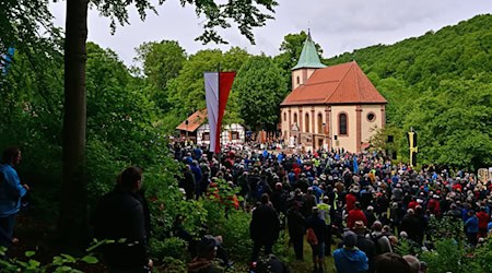 Traditionelle Männerwahlfahrt im Thüringer Eichsfeld. / Foto: Martin Schutt/dpa