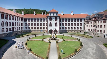 Das Museum soll unter anderem im barocken Schloss Elisabethenburg Platz finden. (Archivbild) / Foto: Michael Reichel/bhg101/dpa