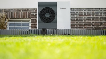 Die meisten der neuen bezugsfertigen Wohngebäude in Thüringen werden mit einer Wärmepumpe beheizt. (Archivbild) / Foto: Daniel Reinhardt/dpa/dpa-tmn
