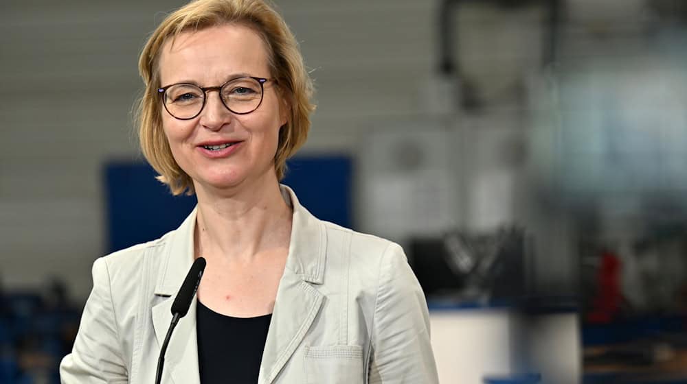 Finanzministerin Katja Wolf (BSW) legte in Erfurt eine Bilanz der Finanzämter vor. (Archivfoto) / Foto: Martin Schutt/dpa
