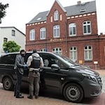 Die Festgenommenen stehen im Verdacht, Mitglieder einer rechtsextremistischen terroristischen Vereinigung zu sein. Der jüngste von ihnen ist 14 Jahre alt. / Foto: Bernd Wüstneck/dpa
