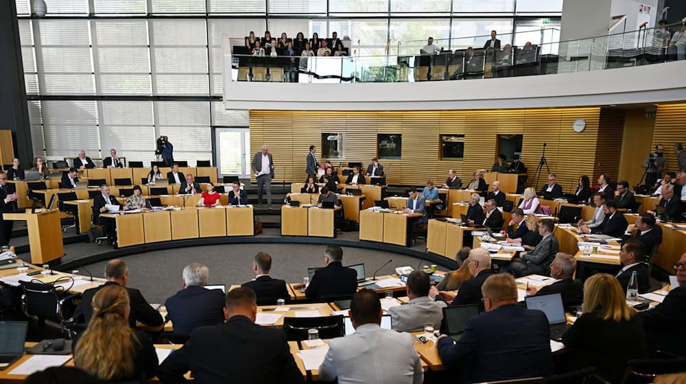 Der Thüringer Landtag macht den Weg frei für eine Finanzspritze für die Kommunen im Freistaat. (Archivbild) / Foto: Martin Schutt/dpa