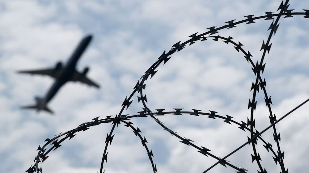 Der Flüchtlingsrat kritisiert die Schaffung einer Abschiebehaftanstalt. (Archivbild) / Foto: Sebastian Gollnow/dpa