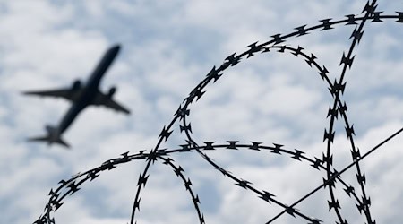 Der Flüchtlingsrat kritisiert die Schaffung einer Abschiebehaftanstalt. (Archivbild) / Foto: Sebastian Gollnow/dpa