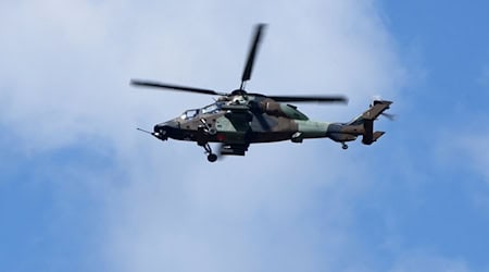 Kampfhubschrauber vom Typ Tiger: Wegen einer Bundeswehrübung werden ab Dienstag vermehrt Kampfhubschrauber bei Mühlhausen und Bad Langensalza zu sehen sein. (Archivbild) / Foto: Michel Euler/AP/dpa