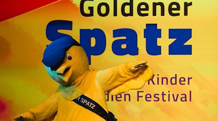 Preisverleihung beim Kinder-Medien-Festival «Goldener Spatz»: Der Film «Das geheime Stockwerk» von Regisseur Norbert Lechner wurde als bester Langfilm ausgezeichnet. / Foto: Michael Reichel/dpa