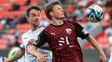 Moritz Seiffert (r.) wechselt zum FC Erzgebirge Aue. / Foto: Daniel Karmann/dpa