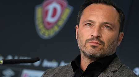 Thomas Brendel, Geschäftsführers Sport bei Dynamo Dresden, holt mit Faß ein Talent aus Hoffenheim. / Foto: Robert Michael/dpa
